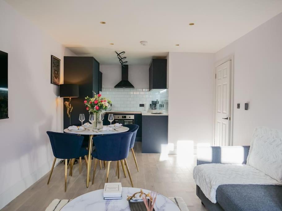 Stylish Retreat For Your Short Getaway Londra Esterno foto